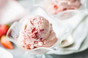 Fácil y fresco helado de fresa desde cero, no se necesita fabricante de helados