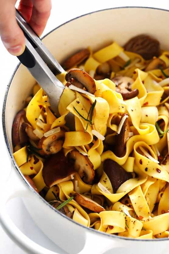 Pasta para los amantes de los hongos "width =" 1392 "height =" 2088 "data-pin-description =" Esta receta de la Pasta para los amantes de los hongos se mezcla con una salsa de mantequilla balsámica de romero, un montón de queso parmesano, piñones y cualquier otro tipo de hongos amor. Comida de confort total (vegetariana). | gimmesomeoven.com #pasta #mushroom #vegetaria #vinner #valentines #cheese #sauce #italian "srcset =" https://www.gimmesomeoven.com/wp-content/uploads/2019/02/Mushroom-Lovers-Pasta-2 .jpg 1392w, https://www.gimmesomeoven.com/wp-content/uploads/2019/02/Mushroom-Lovers-Pasta-2-1100x1650.jpg 1100w, https://www.gimmesomeoven.com/wp-content /uploads/2019/02/Mushroom-Lovers-Pasta-2-768x1152.jpg 768w, https://www.gimmesomeoven.com/wp-content/uploads/2019/02/Mushroom-Lovers-Pasta-2-320x480. jpg 320w "tamaños =" (ancho máximo: 1392px) 100vw, 1392px "data-jpibfi-post-excerpt =" "data-jpibfi-post-url =" https://www.gimmesomeoven.com/mushroom-lovers- pasta / "data-jpibfi-post-title =" Mushroom Lovers Pasta "data-jpibfi-src =" https://www.gimmesomeoven.com/wp-content/uploads/2019/02/Mushroom-Lovers-Pasta-2 .jpg "/></p>
<h2 style=