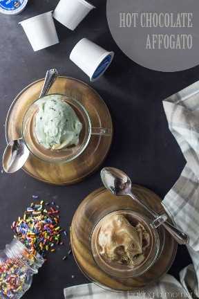 Hot Chocolate Affogato, helado cremoso y ahogado en un rico chocolate caliente. Tan fácil y como una golosina #ad
