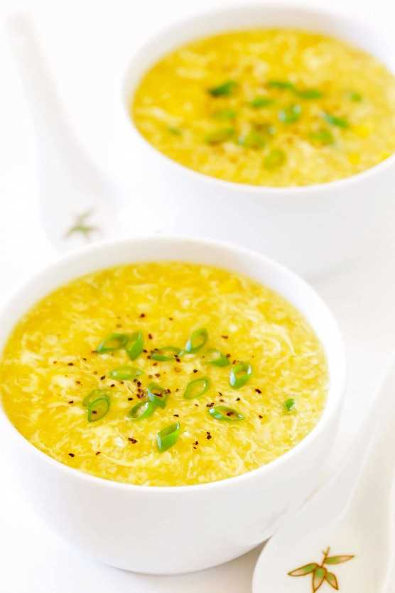 Egg drop Soup "width =" 1392 "height =" 2088 "data-pin-description =" ¡La MEJOR receta de Egg Drop Soup! Es fácil de hacer en solo 15 minutos, ¡y siempre tan delicioso! | gimmesomeoven.com #chinese #soup #eggdrop #glutenfree #vegetarian #dinner #takeout #healthy "srcset =" https://www.gimmesomeoven.com/wp-content/uploads/2014/01/Egg-Drop-Soup-Recipe -4-1.jpg 1392w, https://www.gimmesomeoven.com/wp-content/uploads/2014/01/Egg-Drop-Soup-Recipe-4-1-1100x1650.jpg 1100w, https: // www .gimmesomeoven.com / wp-content / uploads / 2014/01 / Egg-Drop-Soup-Recipe-4-1-768x1152.jpg 768w, https://www.gimmesomeoven.com/wp-content/uploads/2014/ 01 / Egg-Drop-Soup-Recipe-4-1-320x480.jpg 320w "tamaños =" (ancho máximo: 1392px) 100vw, 1392px "data-jpibfi-post-excerpt =" "data-jpibfi-post-url = "https://www.gimmesomeoven.com/egg-drop-soup/" data-jpibfi-post-title = "Egg Drop Soup" data-jpibfi-src = "https://www.gimmesomeoven.com/wp -contenido / uploads / 2014/01 / Egg-Drop-Soup-Recipe-4-1.jpg "/></p>
<p>Mientras crecía, mi familia tenía la tradición de almorzar en nuestro pequeño restaurante chino todos los sábados. Y todos los sábados, como, estamos hablando de casi dos <em>décadas</em> de los sábados aquí – ordenaría "lo usual".</p>
<div class='code-block code-block-5' style='margin: 8px auto; text-align: center; display: block; clear: both;'>


<div class='ai-rotate ai-unprocessed ai-timed-rotation ai-5-2' data-info='WyI1LTIiLDJd' style='position: relative;'>
<div class='ai-rotate-option' style='visibility: hidden;' data-index=