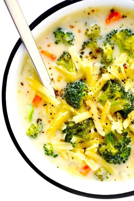 sopa de brócoli y queso cheddar