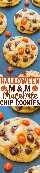 Galletas de chispas de chocolate M&M de Halloween - ¡Galletas de mantequilla MARRONES súper suaves, perfectamente masticables, CARGADAS con M&M y chispas de chocolate! ¡Una receta FÁCIL de un tazón, sin mezclador que pondrá a todos en el espíritu de Halloween!