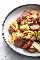 Receta fácil de comida saludable para la sartén de salchicha y col de 30 minutos | lecremedelacrumb.com