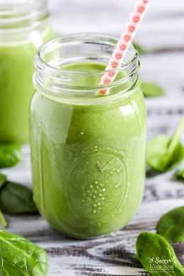 Olvídate de esas bebidas verdes viscosas que ahogas en nombre de la salud ... ¡este batido de proteínas verdes es absolutamente delicioso! Gluten, lácteos, sin azúcar.