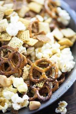 This snack mix is all mixed up with my favorite flavor - dill pickles! You