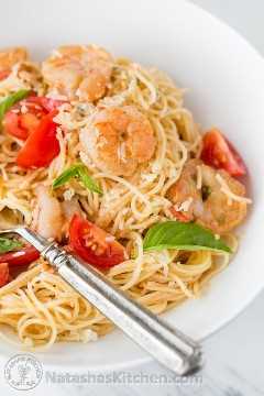 Spaghetti with Shrimp in a creamy tomato sauce. Excellent 30-minute meal! @natashaskitchen