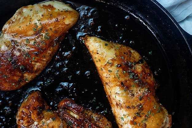 receta de pollo balsámico en sartén de hierro fundido