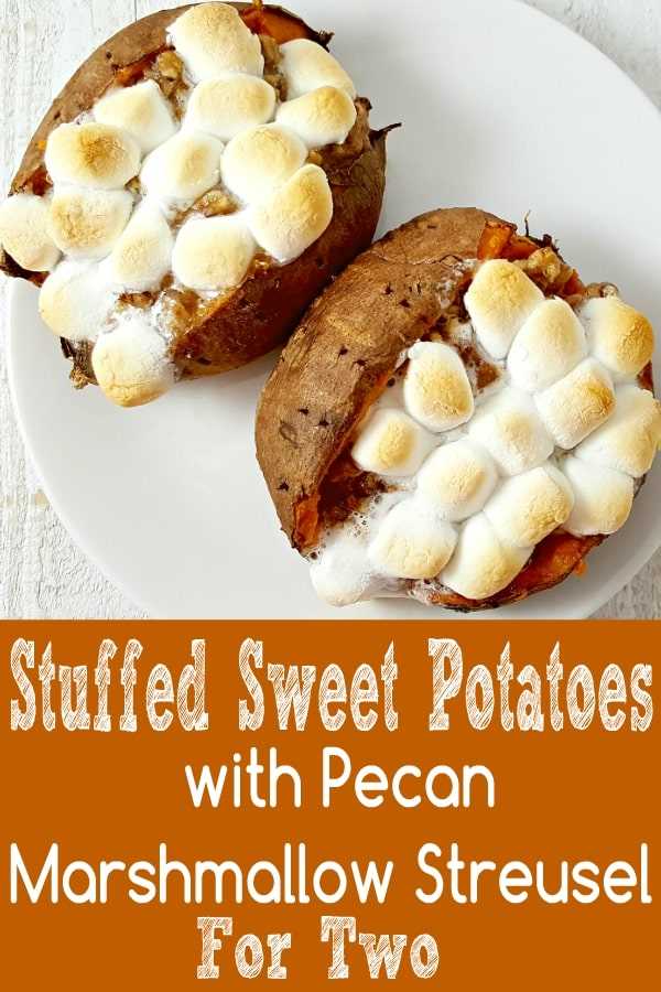 Patatas Rellenas con Receta de Streusel de Melcocha de Pacana para Dos "srcset =" https://cdn1.zonacooks.com/wp-content/uploads/2017/08/Stuffed-Sweet-Potatoes-with-Pecan-Marshmallow-Streusel-Recipe- 12.jpg 600w, https://cdn1.zonacooks.com/wp-content/uploads/2017/08/Stuffed-Sweet-Potatoes-with-Pecan-Marshmallow-Streusel-Recipe-12-333x500.jpg 333w "tamaños = "(ancho máximo: 600 px) 100vw, 600 px