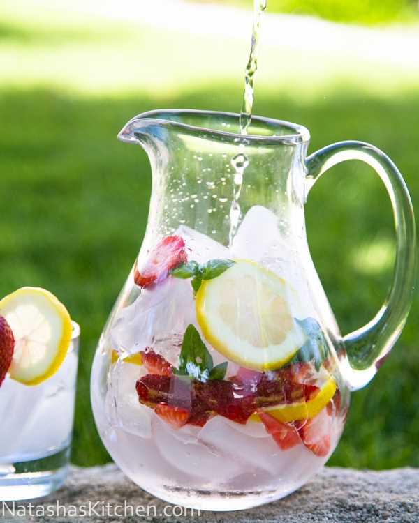 Drinking naturally flavored detox water is the healthy way to get you drinking more water! Detox water is so refreshing. Your waistline will thank you!