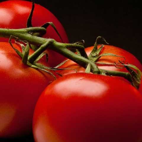 Cómo quitar una piel de tomate