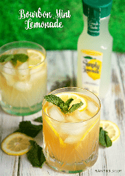 Bourbon Mint Lemonade: nuestro exclusivo cóctel de verano. Solo 3 Ingredientes: bourbon, menta y simplemente limonada. ¡Tan ligero y refrescante! ¡Mezcle una jarra para su próxima barbacoa de verano!