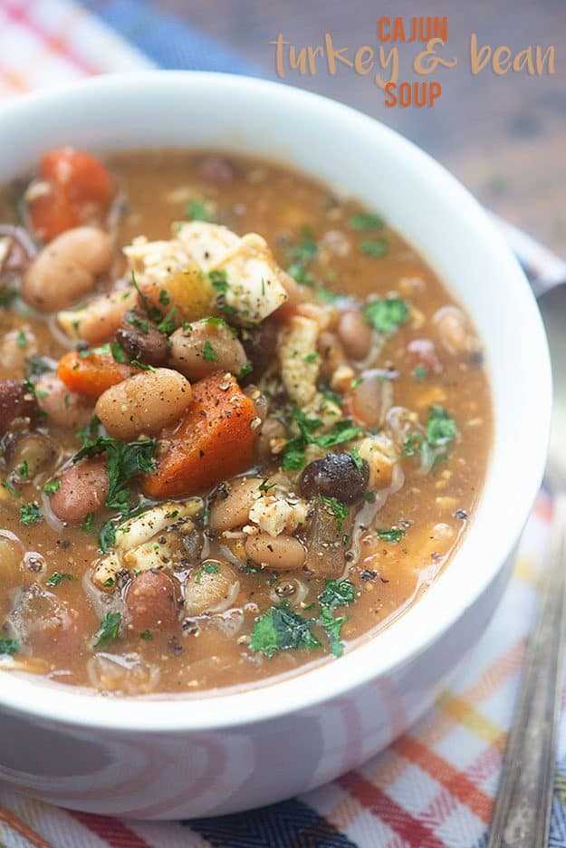 Sobras de sopa de pavo en la olla de cocción lenta! ¡La manera perfecta de usar ese pavo! #turkey #crockpot #soup 