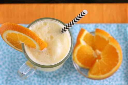 ¡Este Orange Julius apto para personas alérgicas es cremoso, espumoso y delicioso, pero sin lácteos ni leche de nueces!