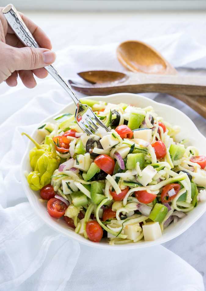 🥇 Antipasti Salat Zoodle » Einfaches und gesundes Rezept!