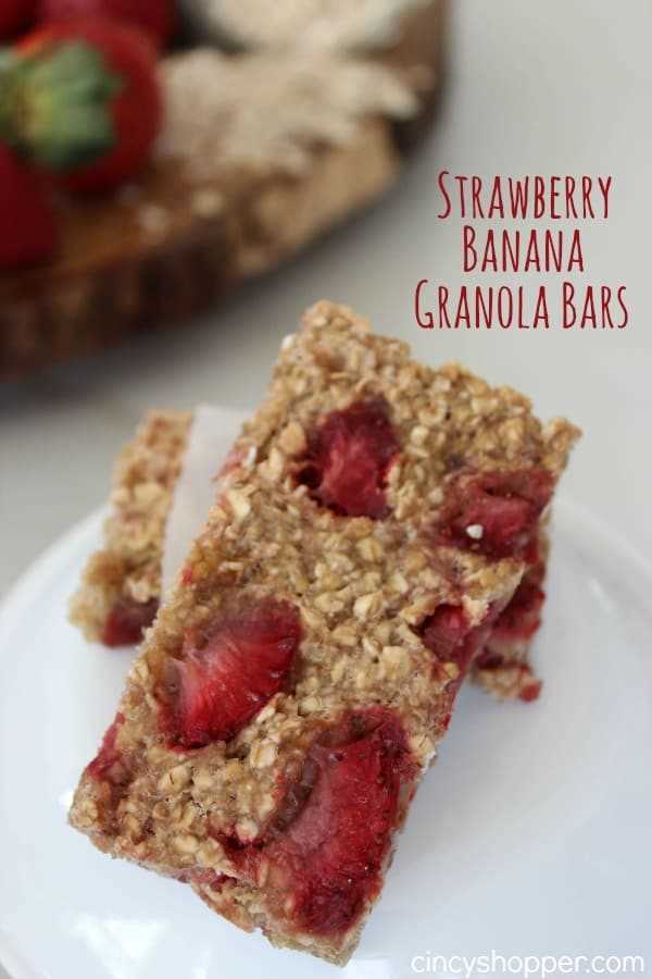 Strawberry Banana Granola Bars- super easy and healthy. Perfect for a lunchbox addition, a breakfast on the go or a snack