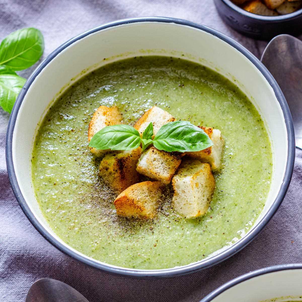 Broccoli Celery Soup with Croutons