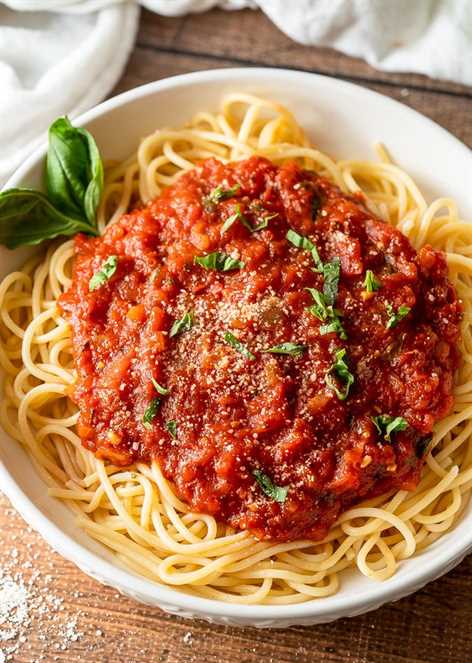 Top your freshly cooked pasta with this easy Homemade Marinara Sauce that