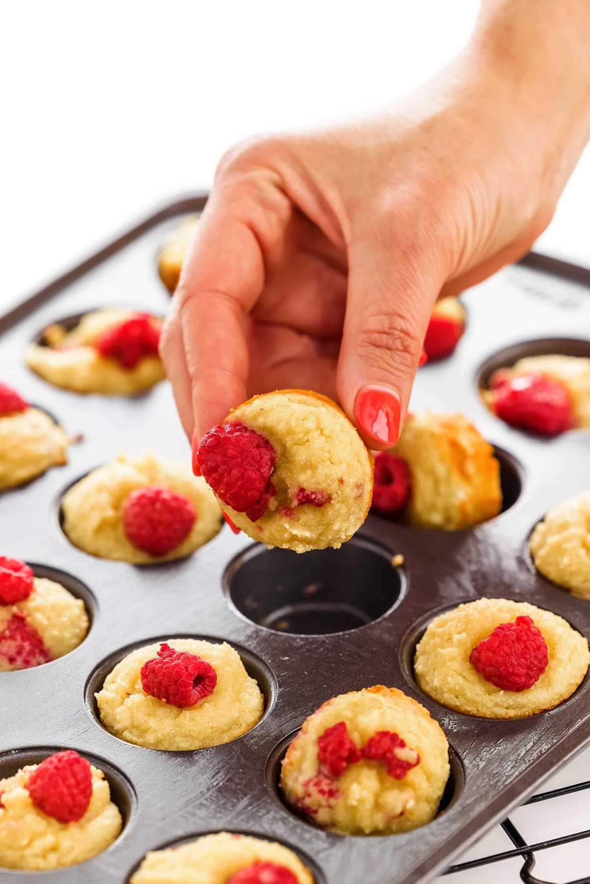 almond flour raspberry muffins