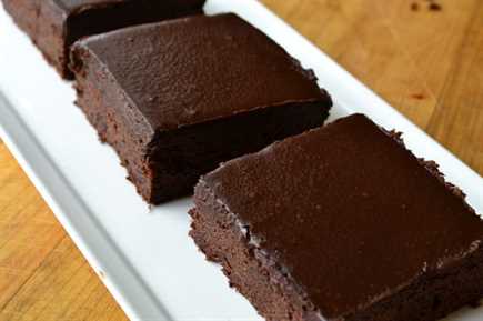 Cold Chocolate Snacking Cake is a remake of Sara Lee's chocolate pound cake and it's irresistable!