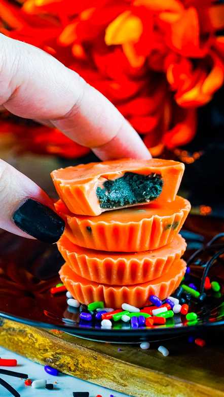 Halloween Peanut Butter Cups - Learn how to make peanut butter cups with this EASY FIVE INGREDIENT RECIPE! With festive Halloween colors, they